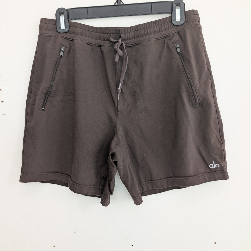 ALO Yoga Men's Dark Brown Athletic Conquer Performance Shorts - Medium